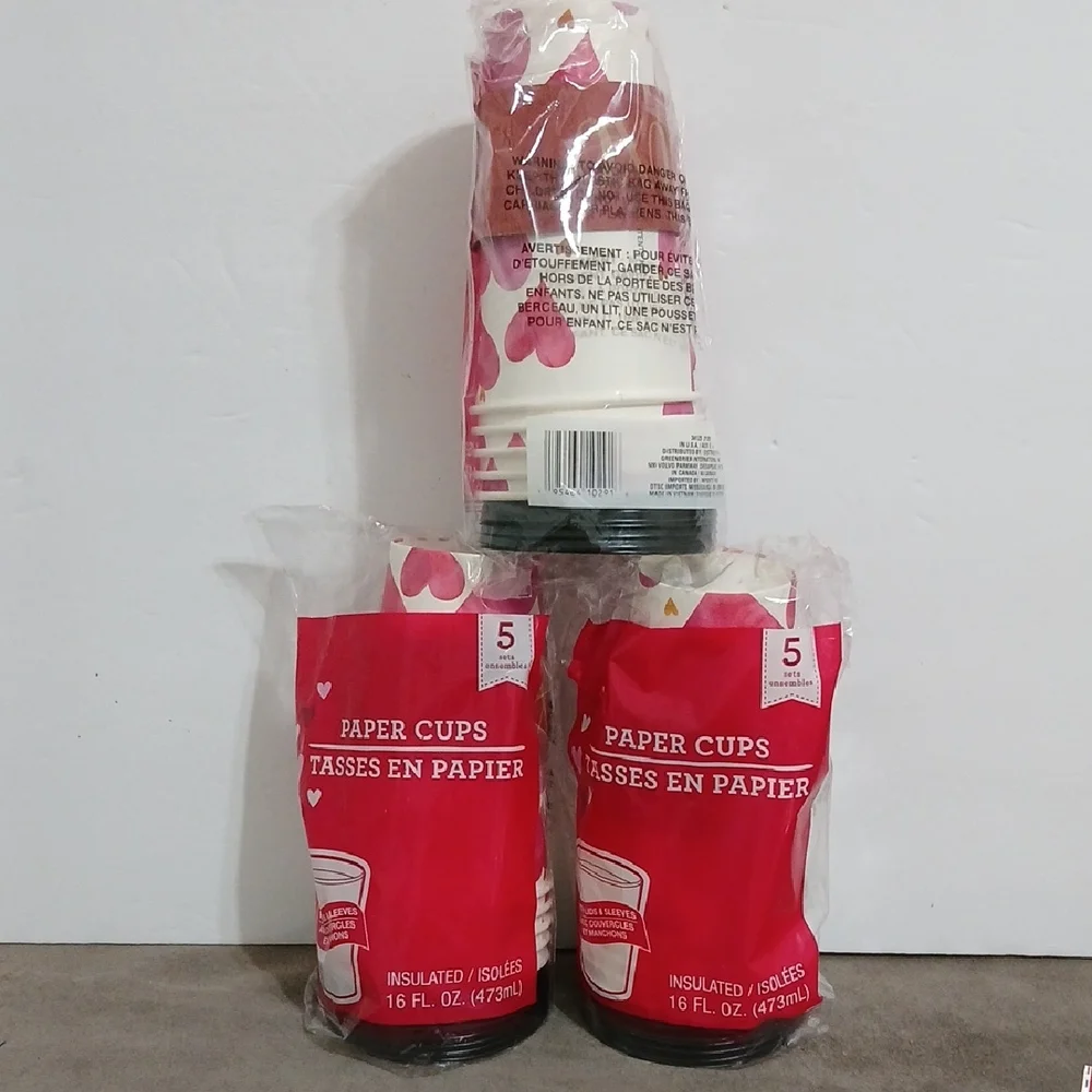 Valentines HEART Pattern Paper Cups - Red and White 15 pcs NEW